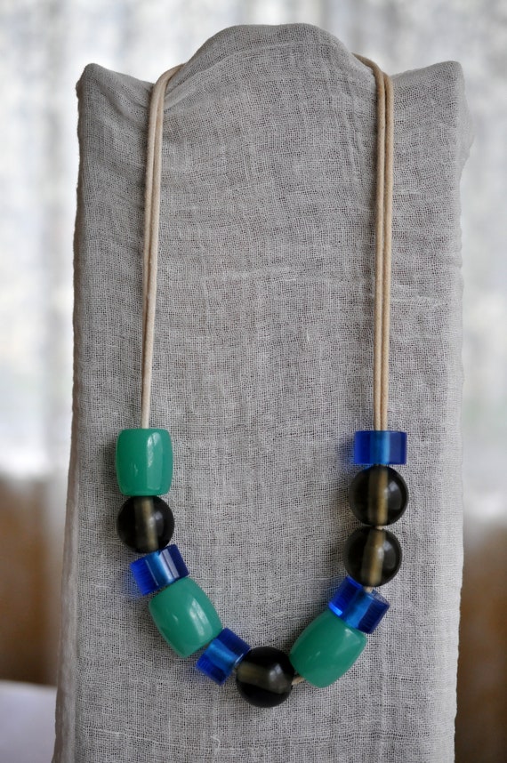 Old, Glass bead necklace.  Very large Kelly Green… - image 2
