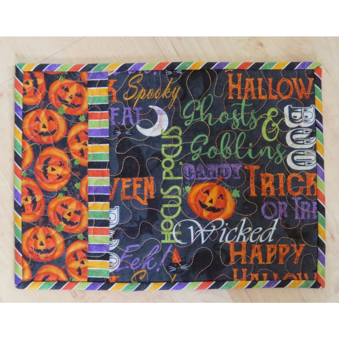 Snacks Rug Quilted Mug Rug | Snack Mat, 9x12-inch (23x31cm) Festive Felines Script ...