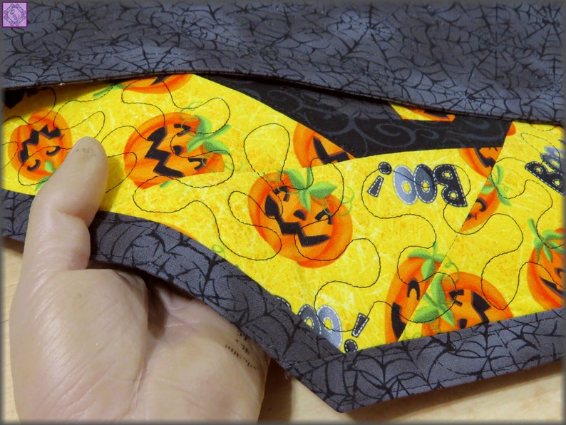 Halloween Howls WJ2507042CL Quilted Round Mat