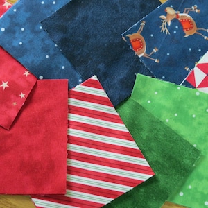 Northcott Santa Stop Here, 48 Precut 5x5-inch Cotton Quilt Fabric Chip Charm Pack
