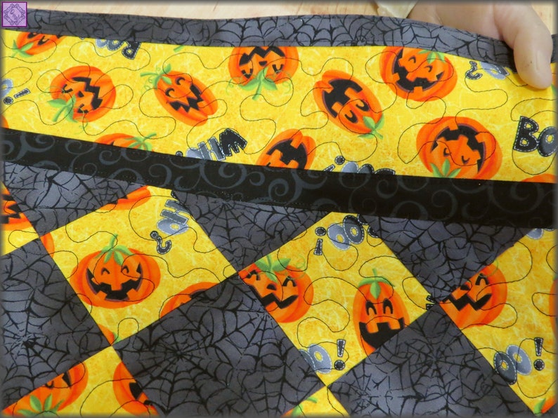 Halloween Howls WJ2507042CL Quilted Round Mat main image 1