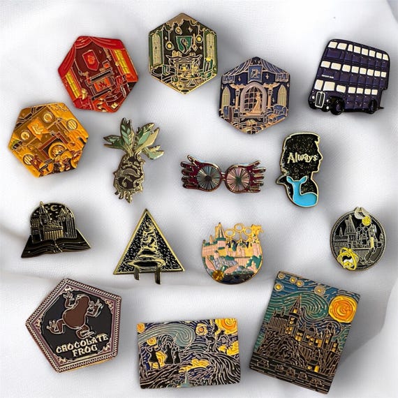Unterschiedliche Potterhead Emaille/ Metall Pins