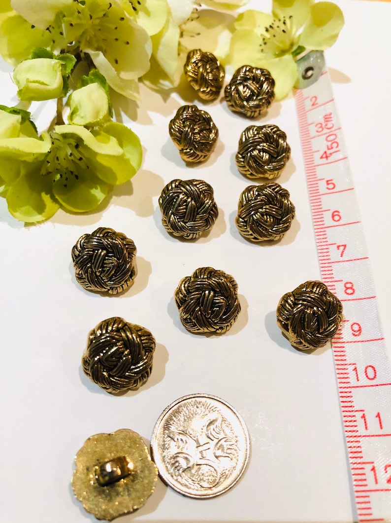 Basketweave with Shank Sewing Supply De Stash Woman/'s Knits Dress Blouse Small Gold Flower Buttons 11 x 1.5cm Baby Wear Dolls Clothes