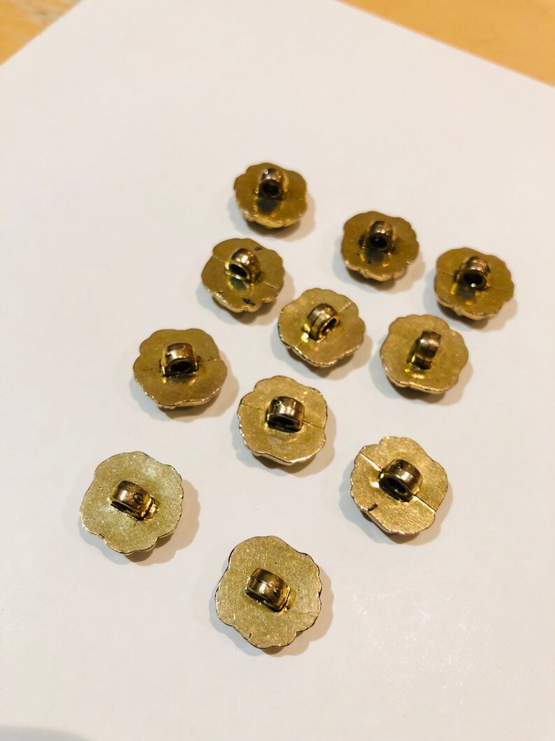 Basketweave with Shank Sewing Supply De Stash Woman/'s Knits Dress Blouse Small Gold Flower Buttons 11 x 1.5cm Baby Wear Dolls Clothes