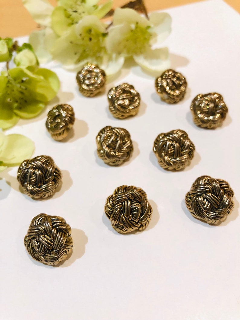 Basketweave with Shank Sewing Supply De Stash Woman/'s Knits Dress Blouse Small Gold Flower Buttons 11 x 1.5cm Baby Wear Dolls Clothes