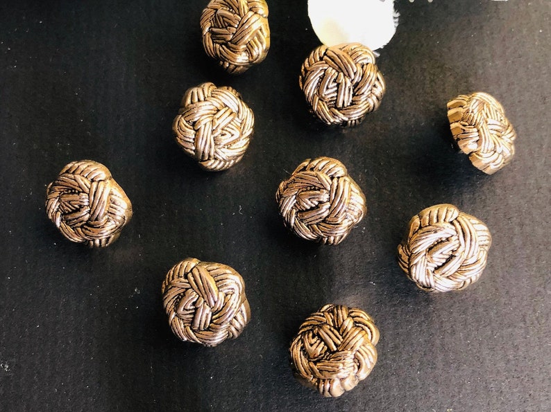 Basketweave with Shank Sewing Supply De Stash Woman/'s Knits Dress Blouse Small Gold Flower Buttons 11 x 1.5cm Baby Wear Dolls Clothes