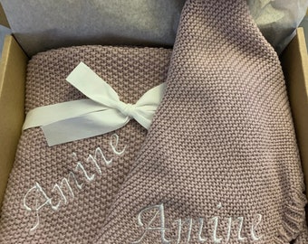 Personalisierte Baby Geschenk Box | Gestrickte Decke & Schmusetier | Geschenk zur Geburt | Hochwertig