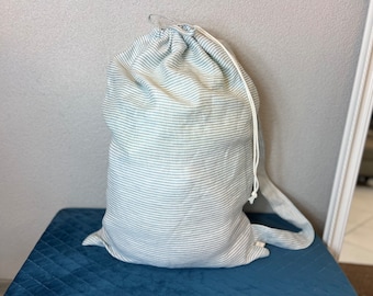 Sac à linge en lin, Grand sac à linge, Sac en lin avec poignée et boucles pour suspendre, Sac à linge suspendu à rayures bleu clair