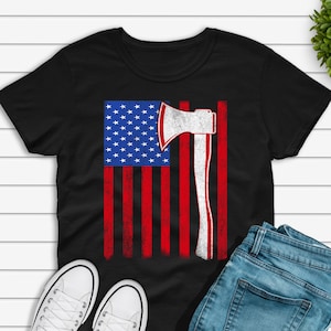 Funny Axe Throwing USA Flag T-shirt for Men, American Axe Thrower Gift, Hatchet & Ax Throwing Enthusiast Unisex Heavy Cotton Tee