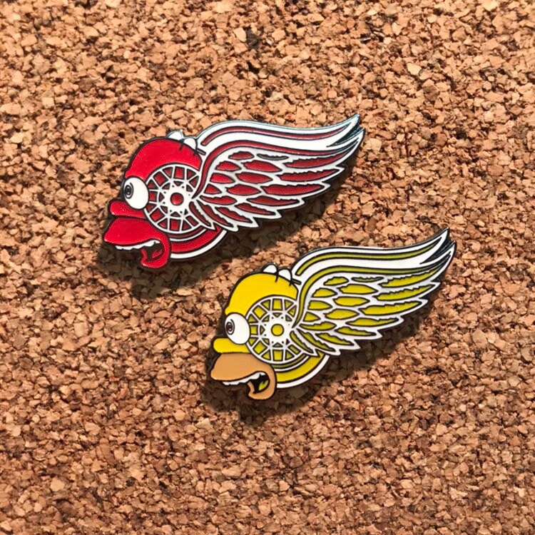 VINTAGE DETROIT RED WINGS LOGO LAPEL PIN WITH LONG PIN BACK