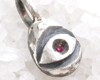 Colgante de mal de ojo, amuleto de plata, protección de la suerte, rubí de plata oxidada