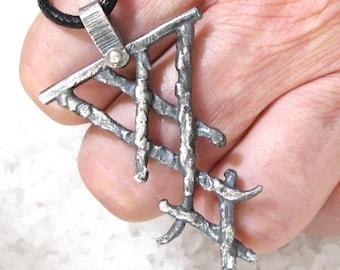 Sello de Lucifer, amuleto esotérico oculto, dualidad espiritual, plata bruta