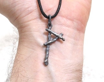 Colgante rúnico, regalo de mitología nórdica, plata oxidada en bruto