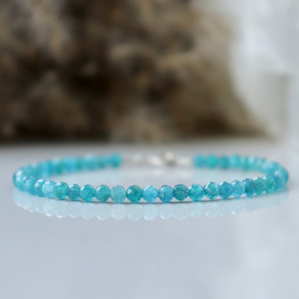 Bracelet Apatite véritable - bracelet femme, bracelet apaisant, bracelet de pierres précieuses bleues 3mm avec argent sterling, bijoux pour femmes Apatite naturelle