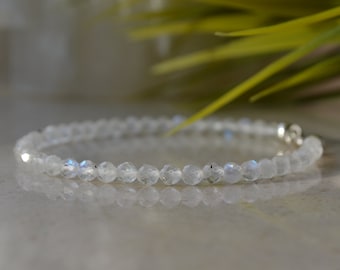 Moonstone bracelet - bracelet femme, June birthstone, Rainbow Moonstone, crystal bracelet, gemstone bracelet, blue flashes, sterling silver
