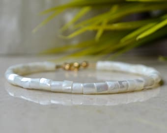 Pulsera de nácar - Pulsera de perlas de marfil para novia, pulsera de mujer, pulsera de cuentas cuadradas con oro vermeil, joyería de boda color crema