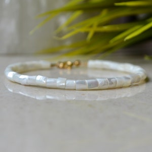 Bracelet en nacre - Bracelet en perles ivoire pour mariée, bracelet femme, bracelet en perles carrées avec vermeil doré, bijoux de mariage crème