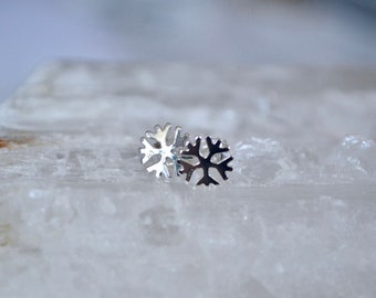 Sneeuwvlokoorbellen sterlingzilver, schattige oorbellen stekers, kerstcadeau