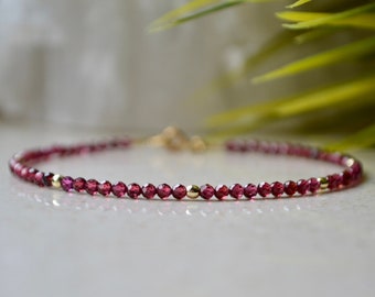 Delicate Garnet bracelet, bracelet femme - small bead bracelet with gold hematite, January birthstone - gemstone bracelet Garnet Jewelry