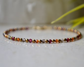 Delicada pulsera de granate rojo con cuarzo ahumado y hematita dorada, pulsera naranja quemada para mujer - delicadas joyas con piedras preciosas, piedra natal de enero