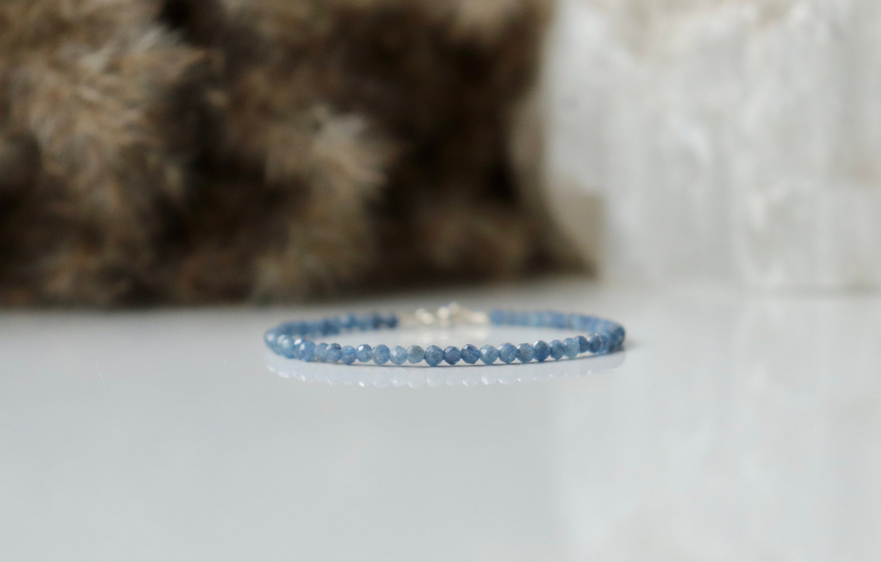 Collana lunga a tre giri con perle, cristalli e pietre di luna. - G Collana lunga a tre giri con perle, cristalli e pietre di luna. - G