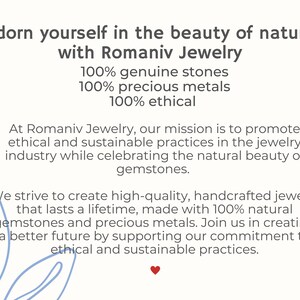 Puede incluir: Texto superpuesto sobre un fondo blanco con formas abstractas azules y rojas. El texto dice: "Ad&oacute;rnate con la belleza de la naturaleza con Romaniv Jewelry. 100% piedras genuinas. 100% metales preciosos. 100% &eacute;tico. En Romaniv Jewelry, nuestra misi&oacute;n es promover pr&aacute;cticas &eacute;ticas y sostenibles en la industria de la joyer&iacute;a, al mismo tiempo que celebramos la belleza natural de las piedras preciosas. Nos esforzamos por crear joyas artesanales de alta calidad que duran toda la vida, hechas con 100% de piedras preciosas naturales y metales preciosos. &Uacute;nase a nosotros para crear un futuro mejor apoyando nuestro compromiso con las pr&aacute;cticas &eacute;ticas y sostenibles."
