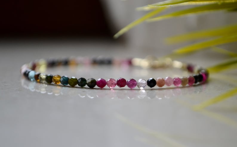 Bracelet Femme Tourmaline Multicolore – Perles Rondes 2-3 Mm, Réglable, Plaqué Argent, Artisanal Inde