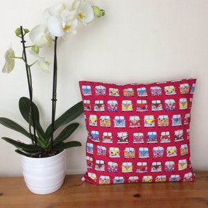 Campervan cushion cover. Campervan pillow cover. Ideal gift for Campervan lovers. Perfect in your camper. Pink camper fabric.