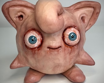 Escultura de Jigglypiff inspirada en Pokémon: una rareza grotesca hecha a mano en arcilla polimérica. Un artículo de colección de arte de fans peculiar.
