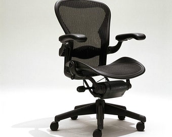 Herman Miller Classic Aeron Desk Office mesh desk chair fully adjustable with lumbar Graphite color Size B Medium