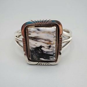 Brazalete de puño turquesa de búfalo blanco sagrado, plata de ley de Navajo Lorenzo Juan