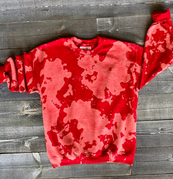 DIY: Graphic Sweaters with a Bleach Pen 
