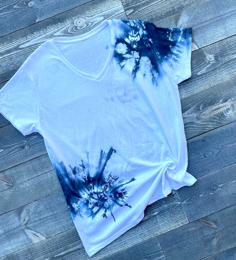 Tie Dye V-neck T-shirt / Tie Dye Shirt / TWILIGHT TANGLE | Etsy