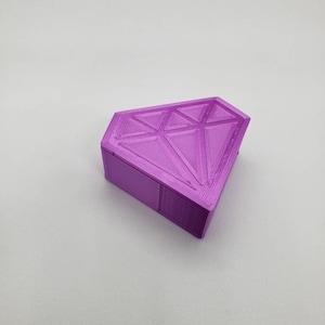Caja impresa en 3D con forma de diamante
