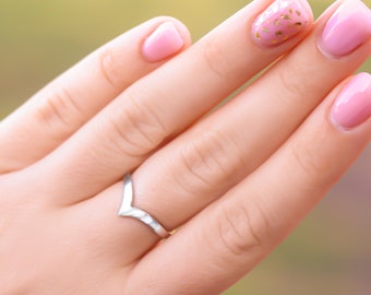 V Shaped Wedding Band, Curved Wedding Band, Chevron Ring, Stacking Ring, Simple Gold Ring, Chevron Wedding Band, White Gold V Shaped Band