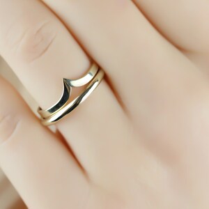 14K Solid Yellow Gold Wedding Band/ Simple Gold Ring/ V Shaped Gold Band 2 mm Plain Gold Wedding Band Women/ Dainty Stacking Ring/ Thin Band