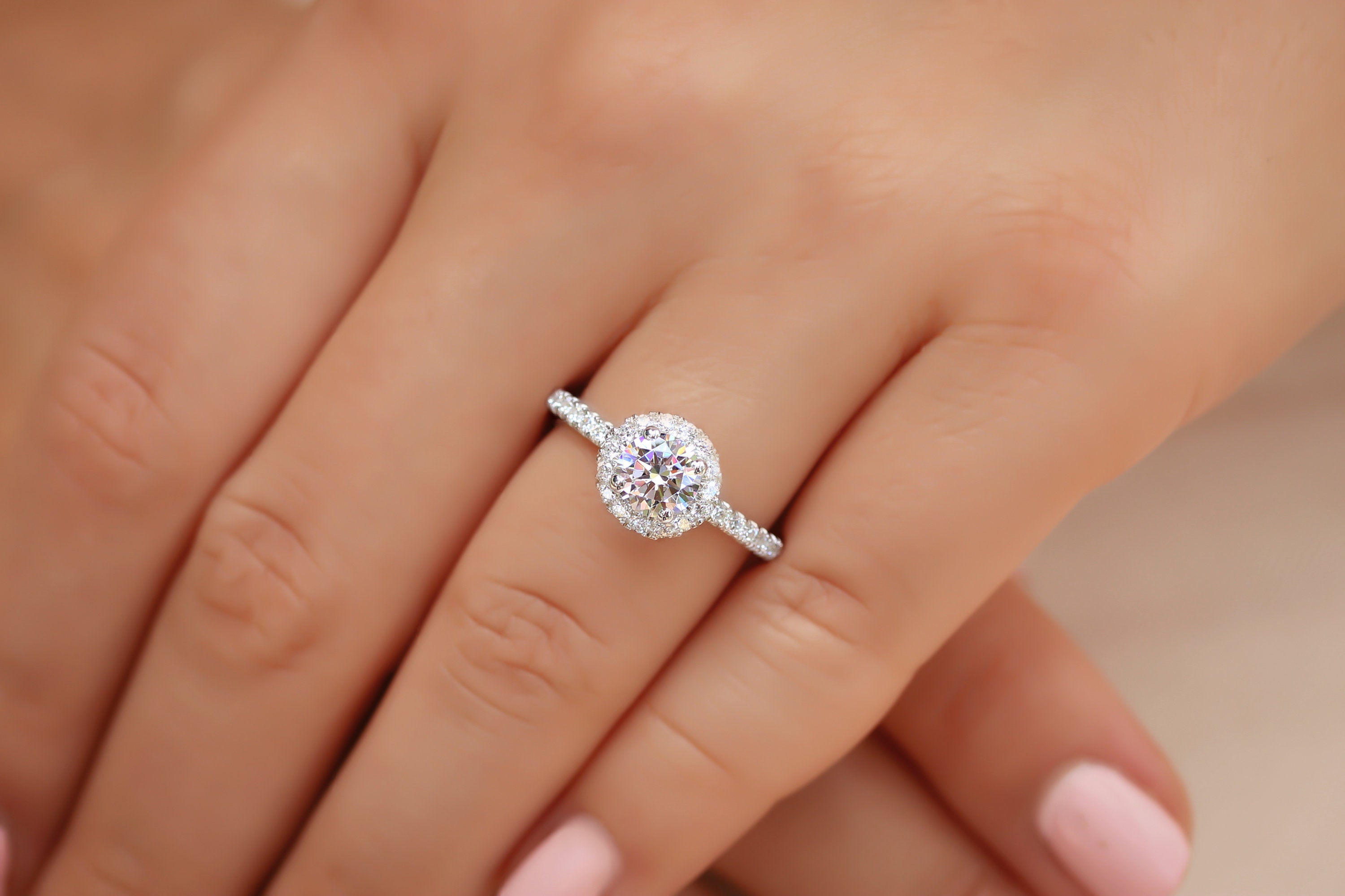 Circle halo clearance engagement rings