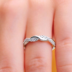 Wedding Band For Women In 14K White Gold/ Moissanite Twisted Ring/ Twisted stackable Ring/ Infinity Wedding Band/ Moissanite Twist Band