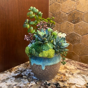 Faux succulent decor, tabletop decor, faux succulent garden, faux succulent arrangement.