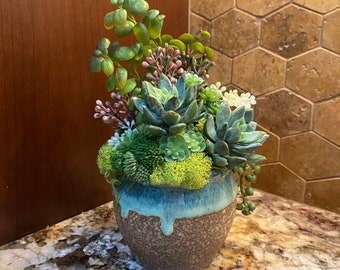 Faux succulent decor, tabletop decor, faux succulent garden, faux succulent arrangement.