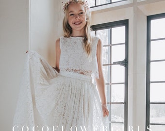 Hermosa blusa blanca sin mangas de encaje y falda larga de tul de encaje - Vestido de novia estilo boho para niña de las flores