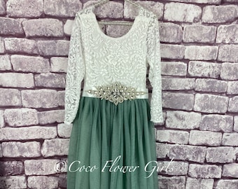 Vestido de dama de honor de niña de flores de encaje de longitud larga de estilo boho clásico de manga tres cuartos de novia rústico boho - verde salvia
