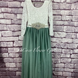 Abito da damigella d'onore per ragazza di fiori in pizzo lungo stile Boho classico con maniche a tre quarti Matrimonio Boho Wonderland rustico verde salvia immagine 5