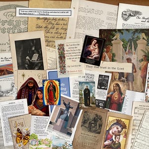K&ouml;nnte beinhalten: Eine Collage aus religi&ouml;sen Papier-Ephemera, darunter alte Liedbl&auml;tter, Gebetskarten und Illustrationen. Zu sehen sind Darstellungen der Jungfrau Maria, von Jesus, Heiligen und biblischen Szenen sowie gedruckte Texte wie "The Prayer Perfect".