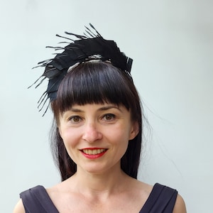 Black Feather Fascinator, Elegant black Red Feather Headband for Weddings Ladies Day Races or Formal Events, Halloween headband