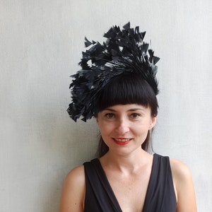 Black Feather Fascinator Headpiece, Dramatic Gothic Hair Accessory, Statement Headpiece for Derby, Cocktail Party or Halloween