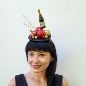 Gold red and black New Year’s Eve Fascinator, NYE Champagne Headband, Women New years eve party Hat, New Year’s Eve Headpiece