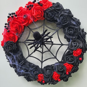 Halloween Schwarz-Rote-Rosen-Kranz für Haustür, Spinnennetzkranz, Gruseliger Kranz, Gothic Halloween-Kranz, Spinnenkranz