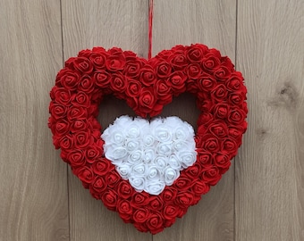 Valentinstag Doppelherzkranz, herzförmiger Rosenkranz, Rosenkranz in Herzform, Valentinstagskranz, Herzkranz an der Haustür, Valentinstagsgeschenk