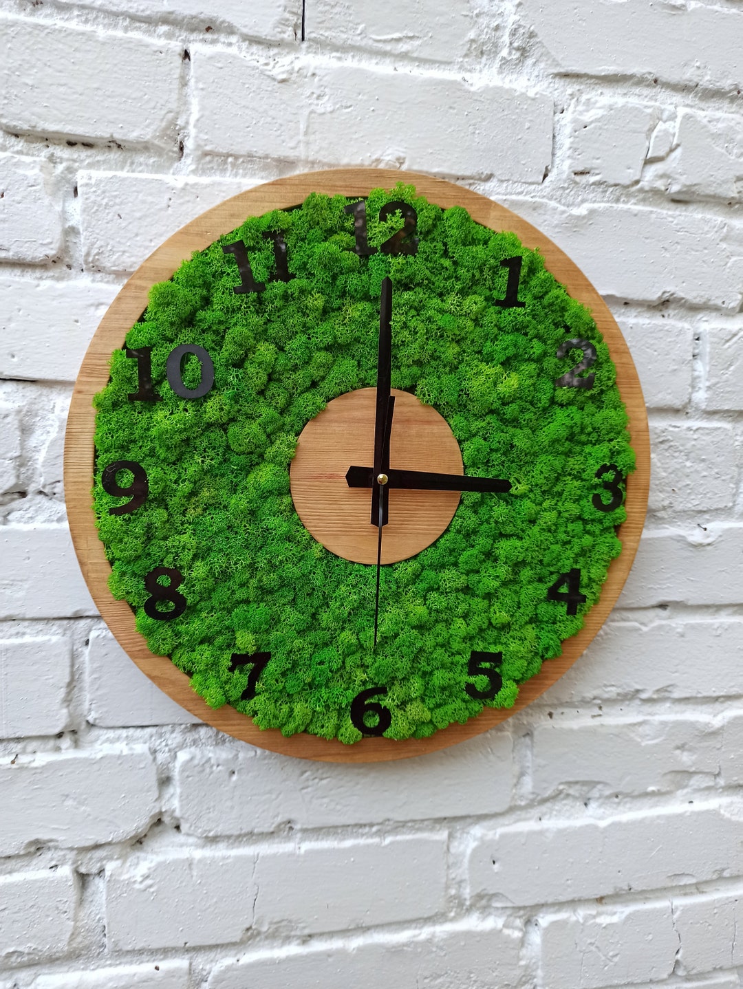 Wood Wall Clock With Natural Green Moss Moss Wall Clock Etsy